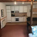 兰德豪斯耶格尔公寓酒店 *