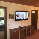 兰德豪斯耶格尔公寓酒店 *